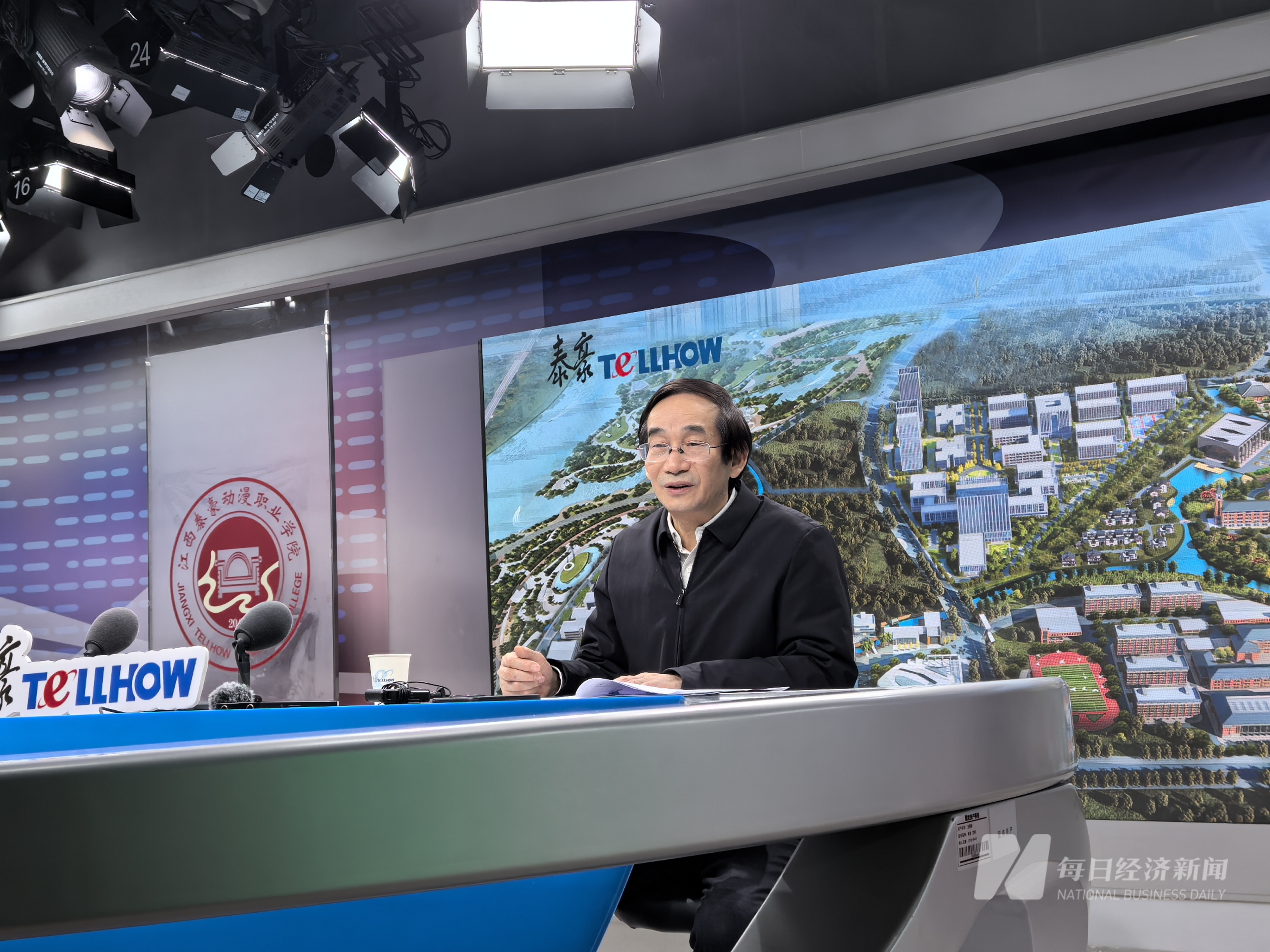 黄代放接受媒体采访 图片来源:每经记者 于垚峰 摄