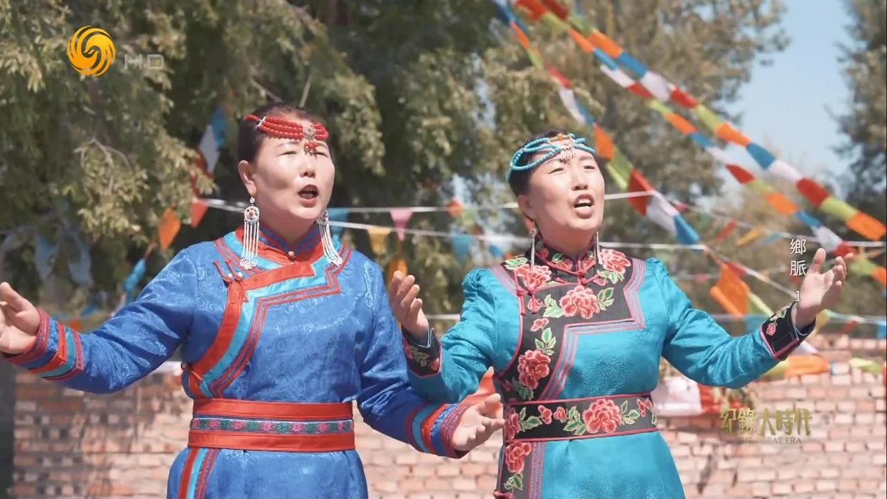雨水少地里干旱，村民展开“求雨活动”，她唱起蒙古族传统的《祝愿歌》