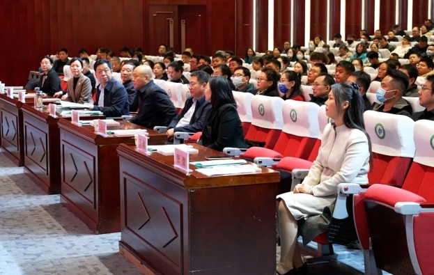 河北省中医药管理局副局长樊继光，河北省教育厅体卫艺处处长季家林，河北省中医药管理局中医处副处长王东红，河北省疾病预防控制局副局长陈素领，河北省中医药发展中心副主任孙帆，河北省中医药学会会长孔祥骊，河北中医药大学党委副书记、河北省中医院党委书记孙士江，省中医院党委副书记、院长支政，省中医院健康管理部部长张微出席了本次活动。