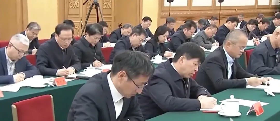 江滨左二、王兴左三