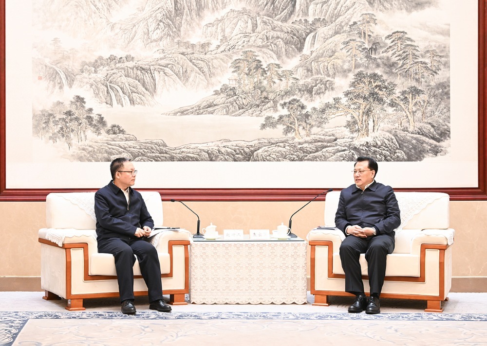 ▲2月26日上午，市委书记袁家军会见交通运输部党组成员，国家邮政局党组书记、局长赵冲久。记者 苏思 摄