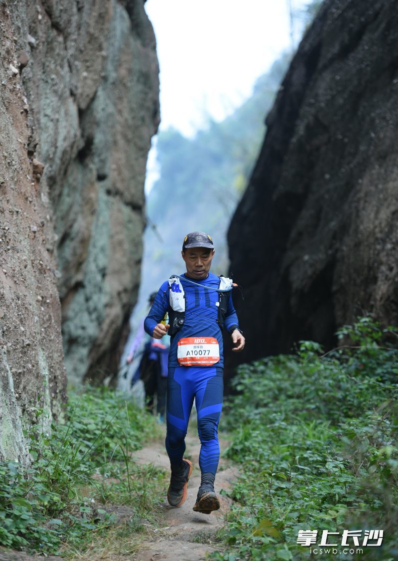 2024年，湛稼勤参加飞天山“百里丹霞”第12届徒步越野赛。