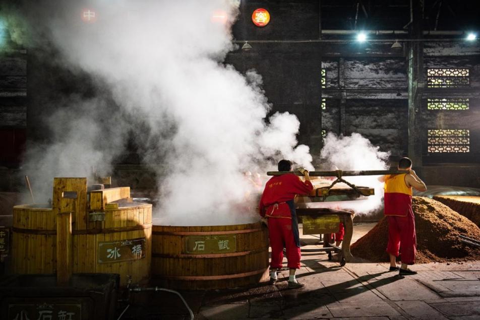 创新传承 薪火不熄 2025泸州老窖“怀玉杯”酿酒技能大赛上演巅峰对决