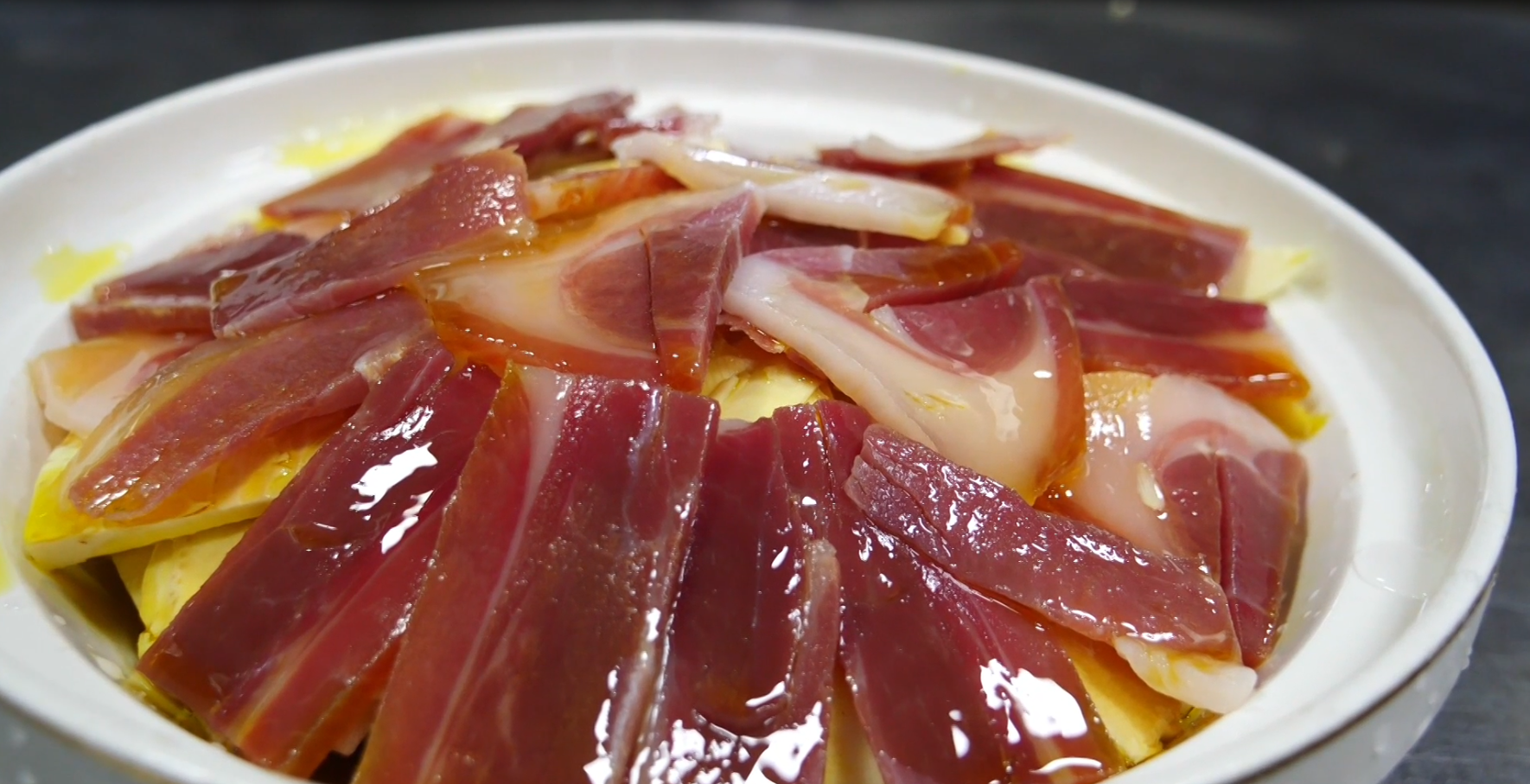 安徽休宁：惊蛰春笋破土出 火腿蒸出春天味