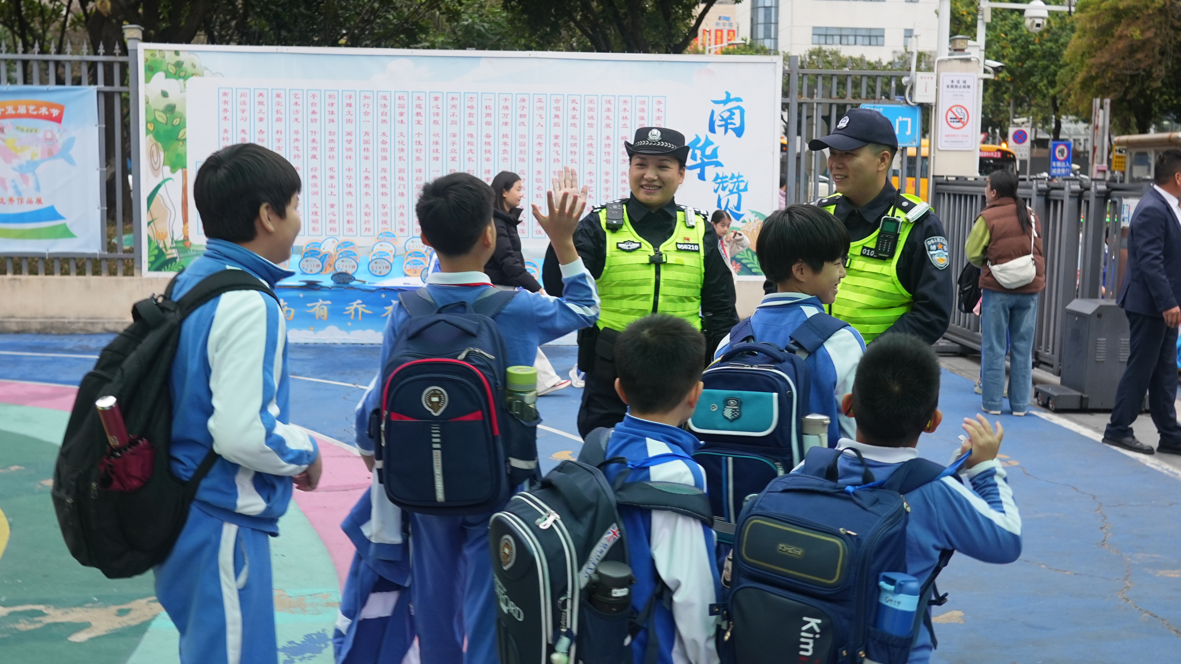 福田女警别样红 蓝盾辉映守平安