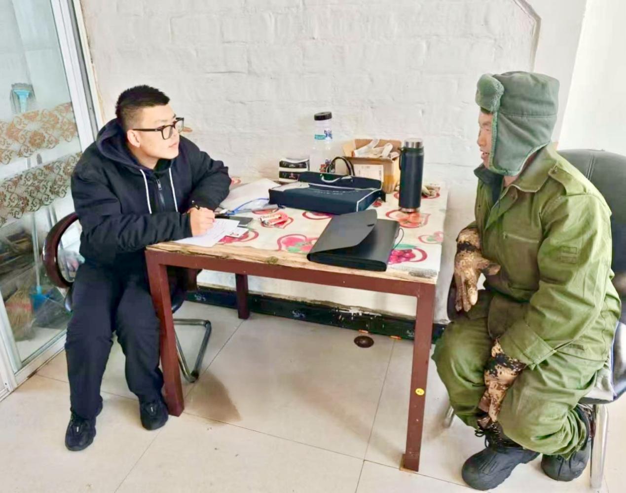 (建设银行大兴安岭呼玛支行“张富清金融服务队”走进欧浦乡曙光村开展惠农服务)