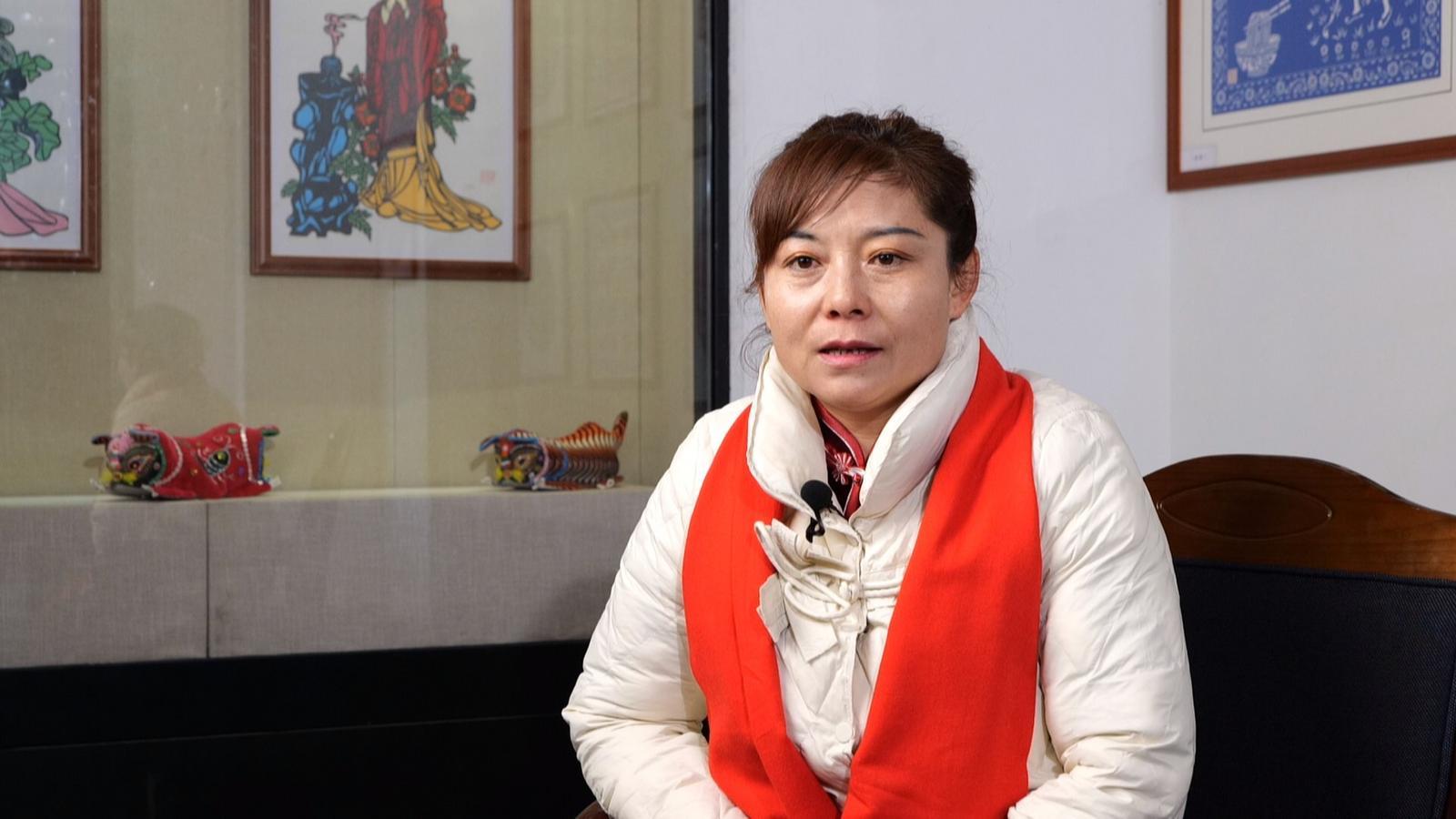 永昌非遗丨剪纸变潮服　守艺人靠一把剪刀征服网络