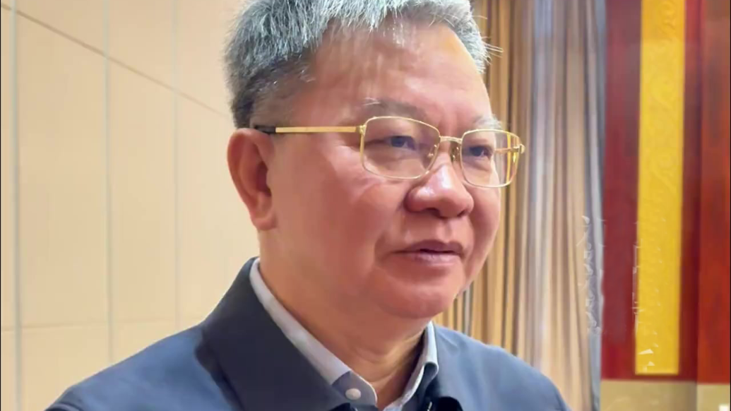 全国人大代表严纯华：扩大奖学金覆盖面