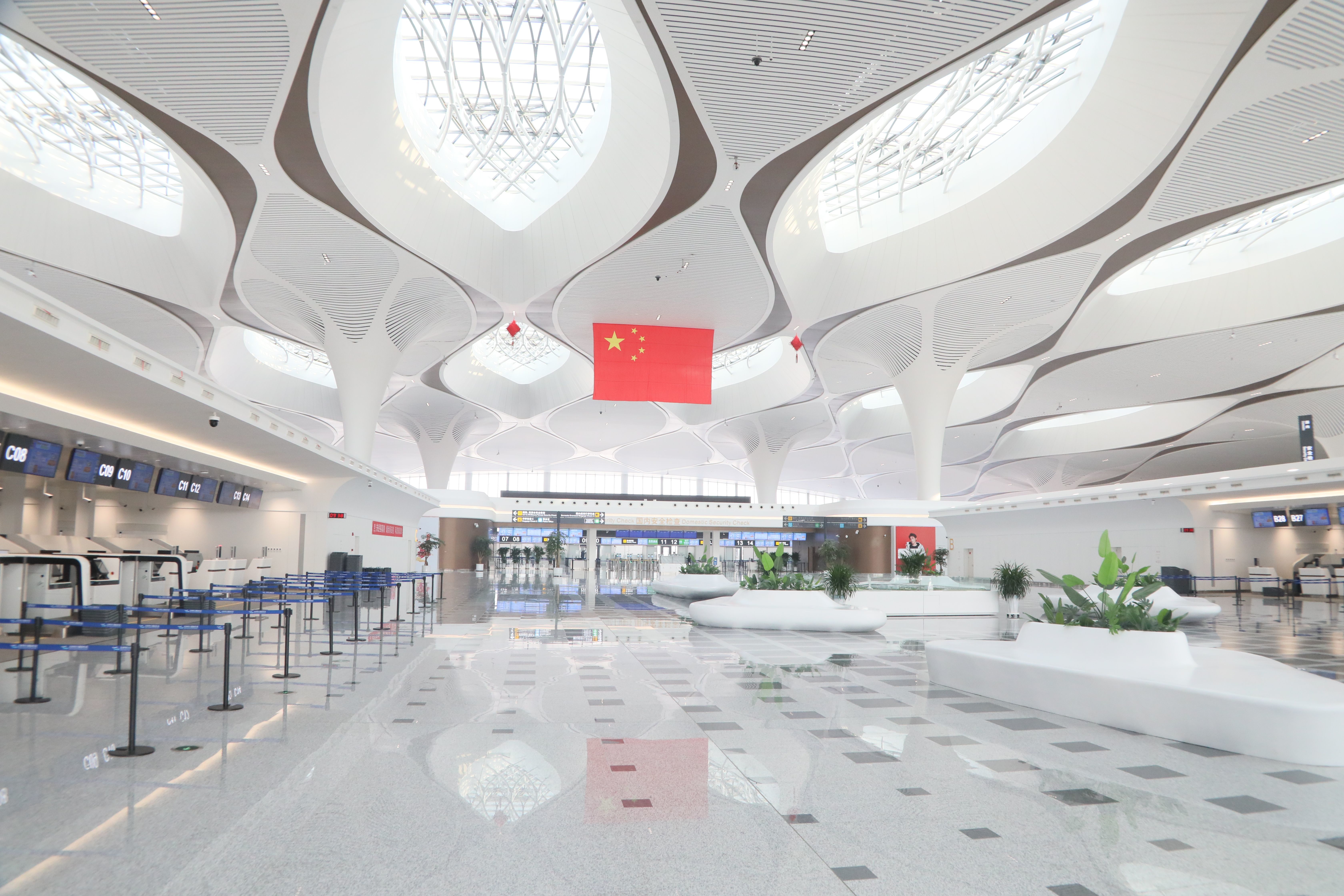 兰州中川国际机场T3航站楼国内出发大厅　摄影/张博