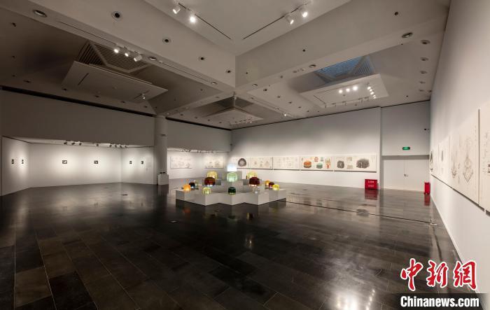 “谢晓泽新作展——历史的琥珀：敦煌藏经洞再想象”启幕　主办方供图