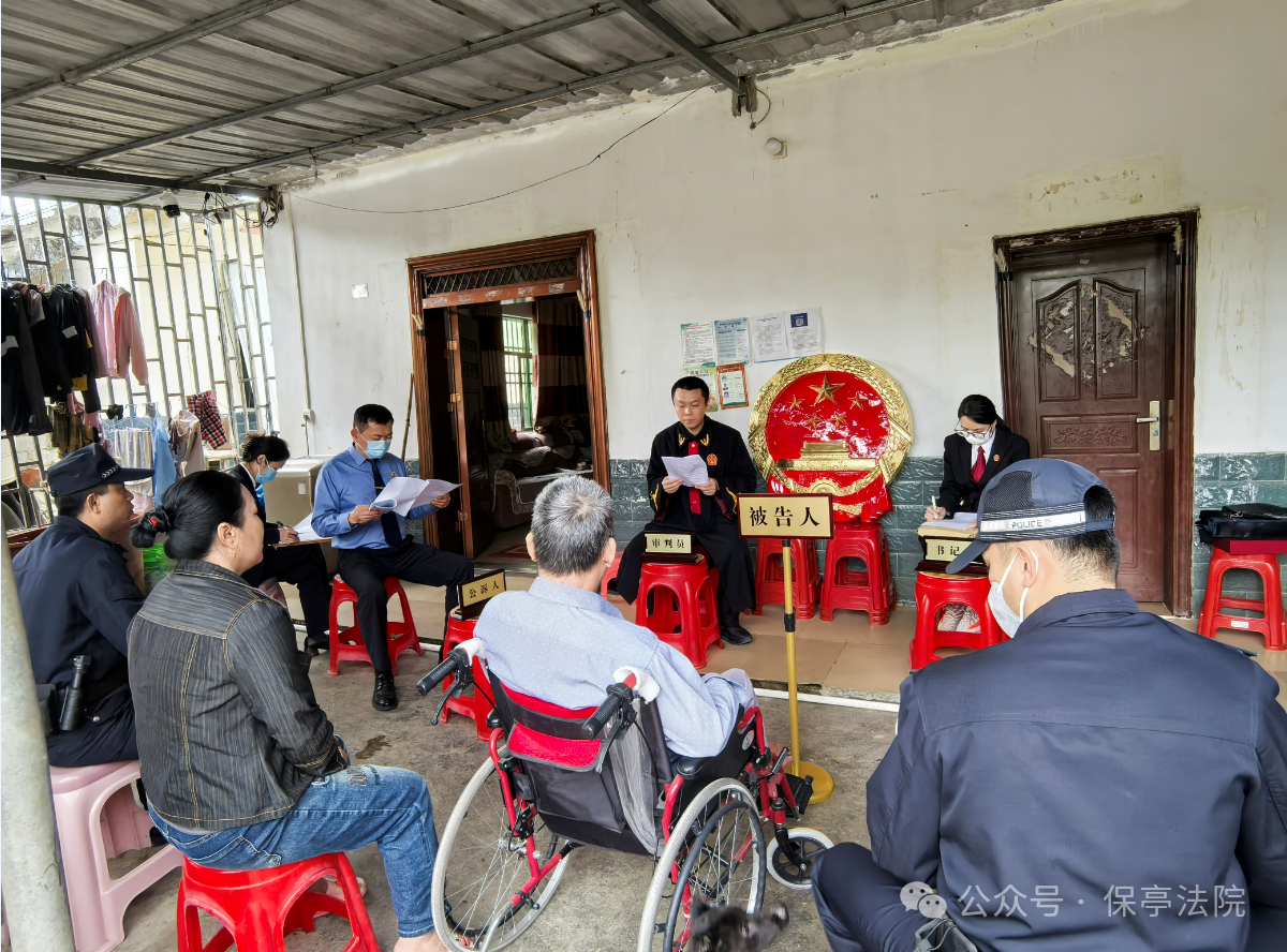 2月19日保亭法院巡回法庭进入黎族村寨依法开庭审理一起酒驾案件