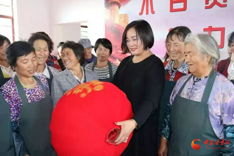 耕耘药海结硕果破译沉默证言探悬案 她们的故事闪着光