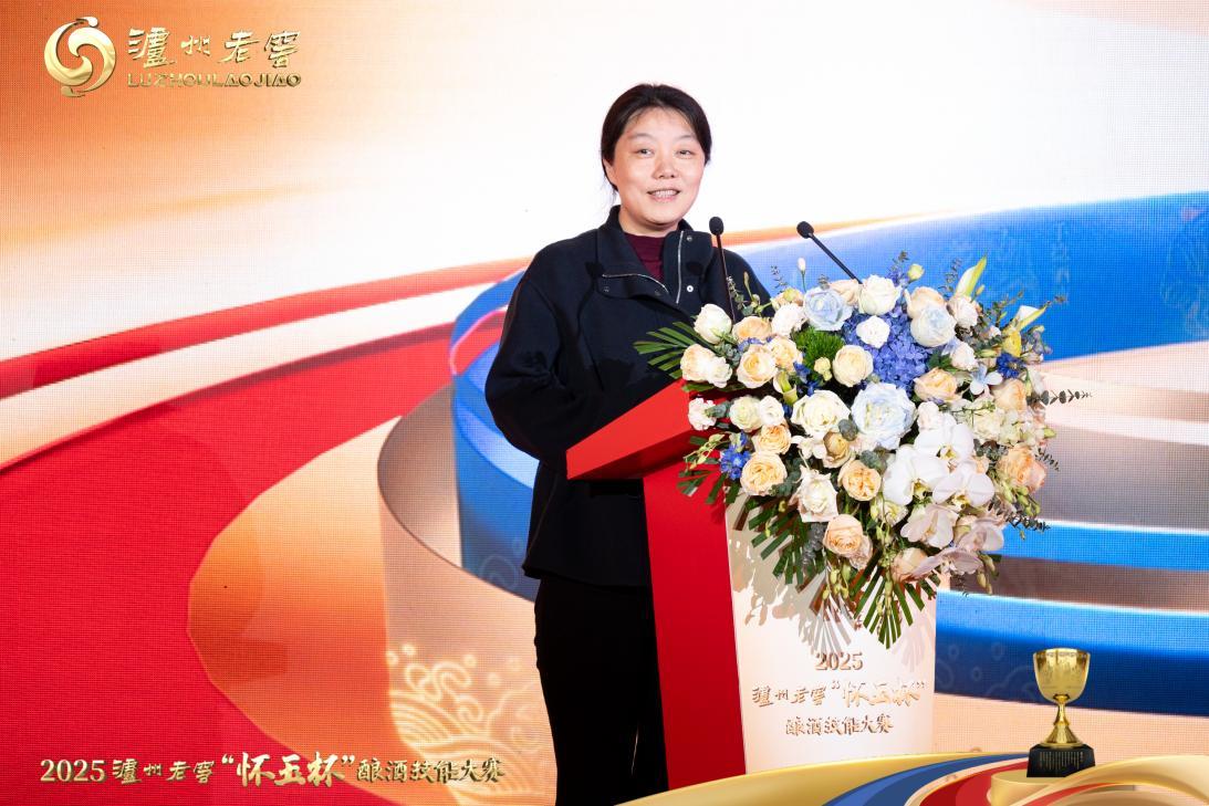 中国工人出版社副社长,《中国工人》杂志社社长、总编辑李瑾宣布比赛结果