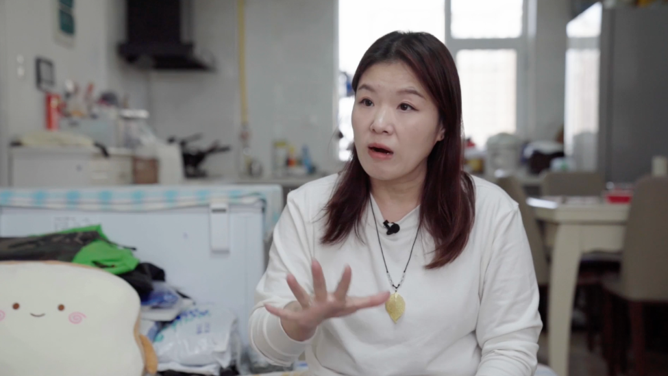 我妈健忘，明明给我送过饭又频繁送，出门还迷路，结果一查是阿尔茨海默症