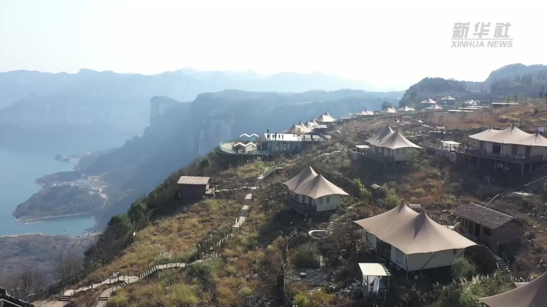 “搬得出”还“能致富”！悬崖下的化屋村蝶变谱新篇