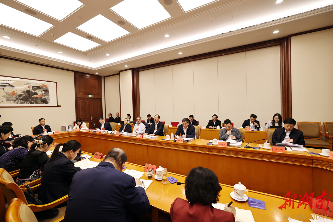 (分组会议现场。)