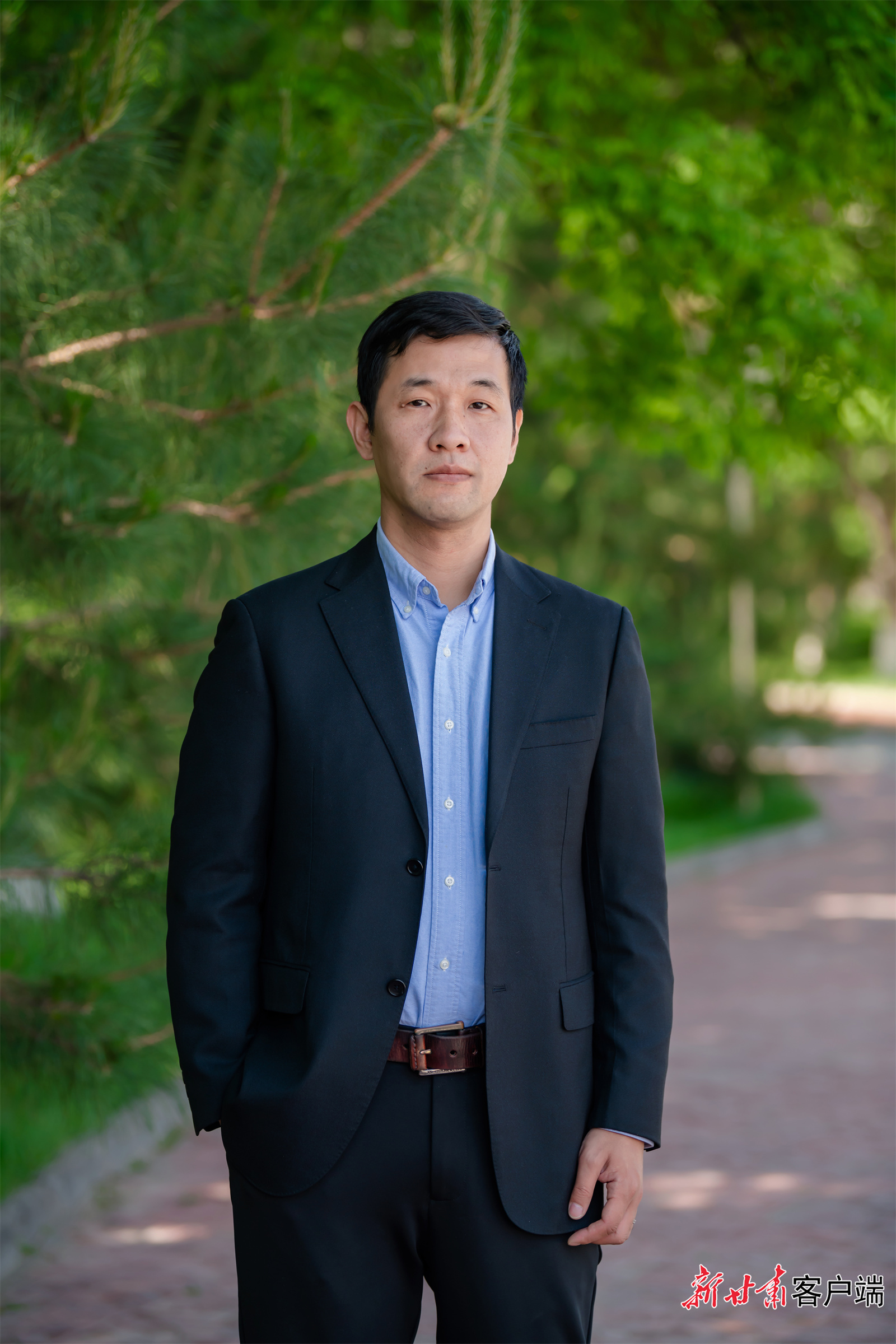 图为兰州财经大学统计与数据科学学院教授、博士生导师黄恒君