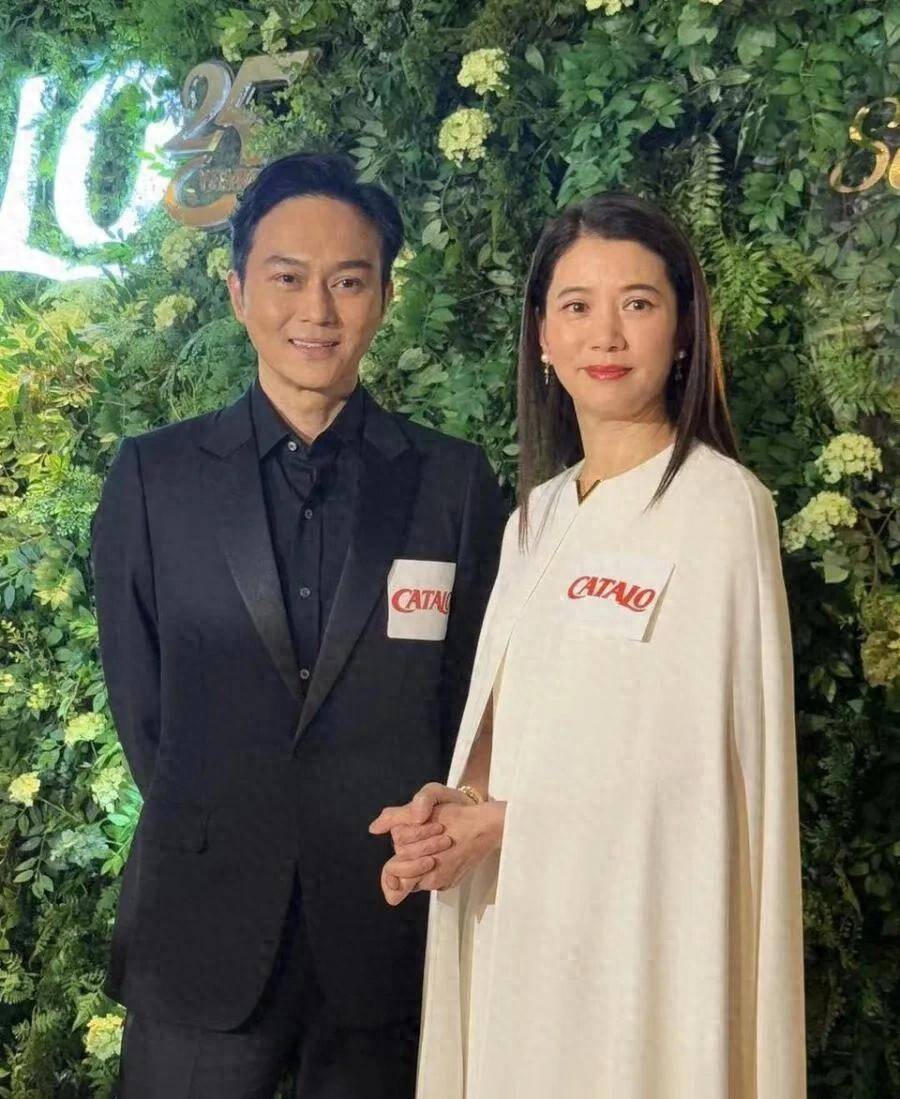 袁咏仪 张智霖自曝，和袁咏仪结婚二十年，犹如躺在一张床上的兄弟。_凤凰网