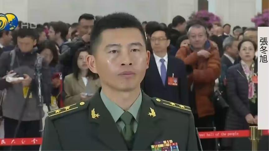 两会首场“代表通道”，军方代表三年连续亮相，张冬旭接受采访