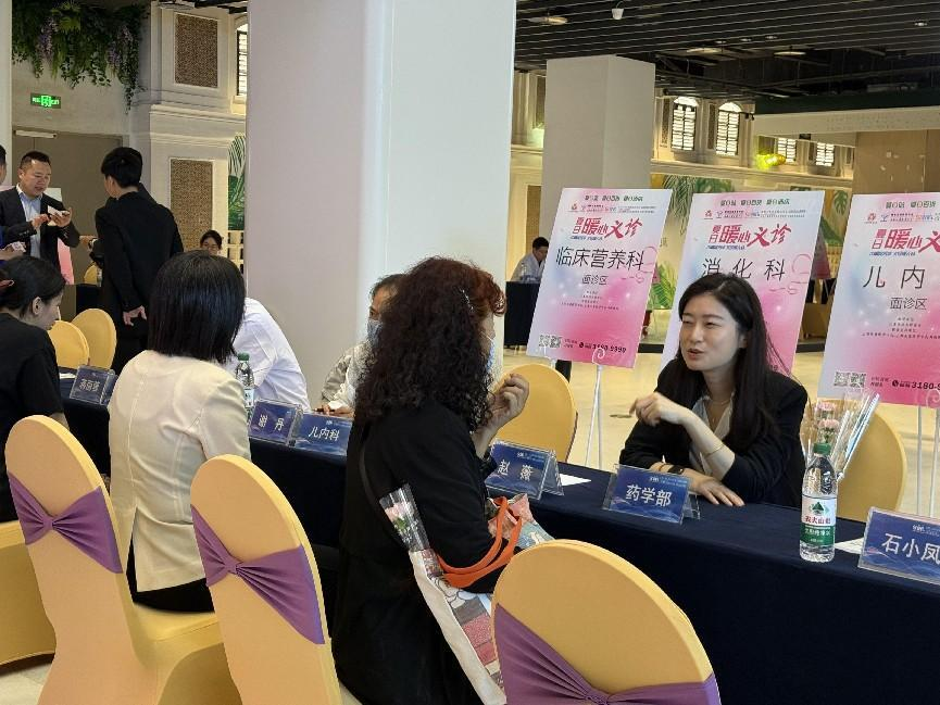 三亚吉阳区妇女节义诊 温情守护“巾帼”健康
