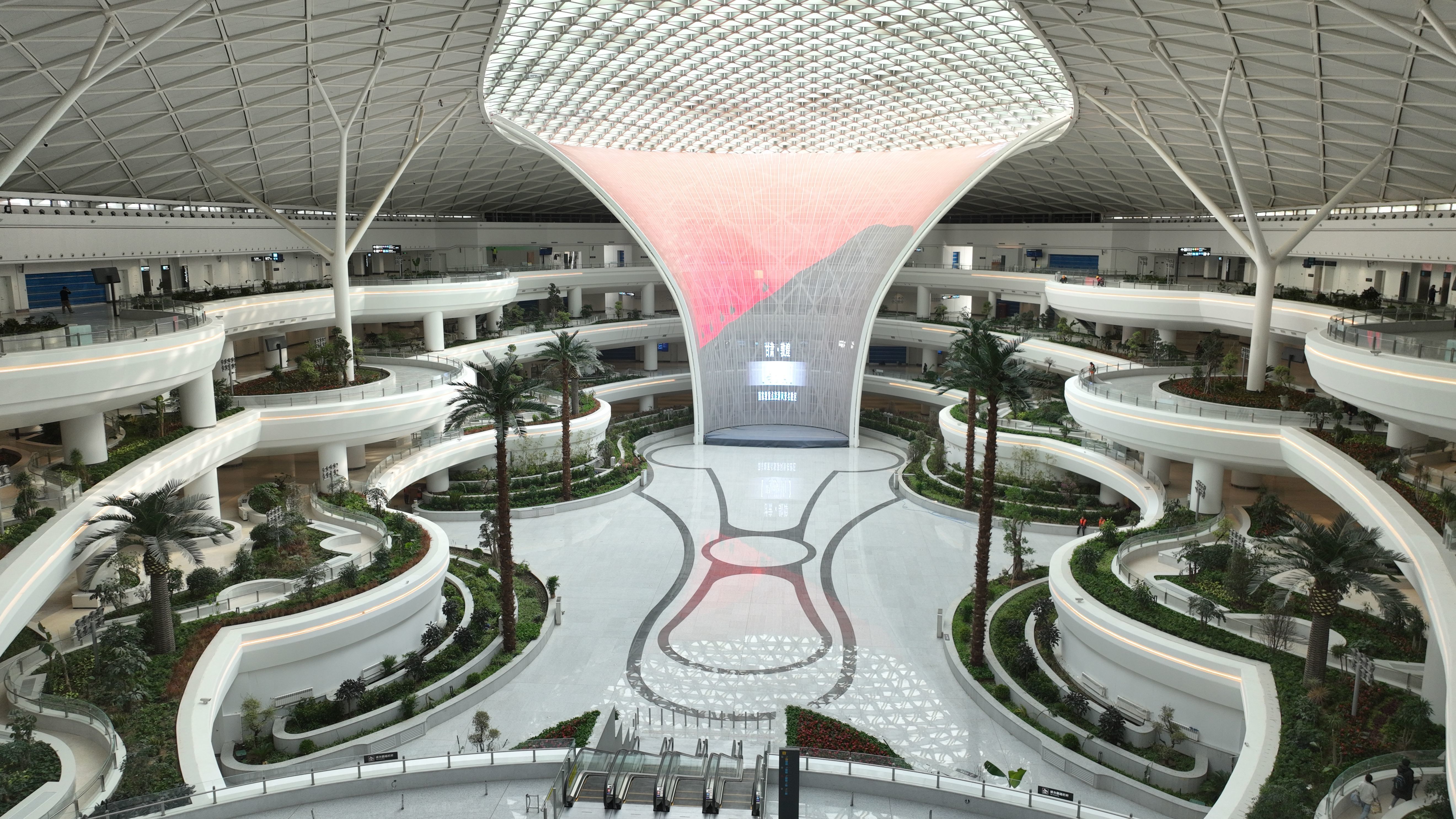 兰州中川国际机场综合交通中心　摄影/张斌