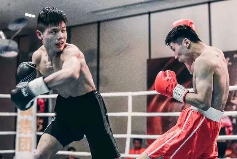 训练场上的黄少康