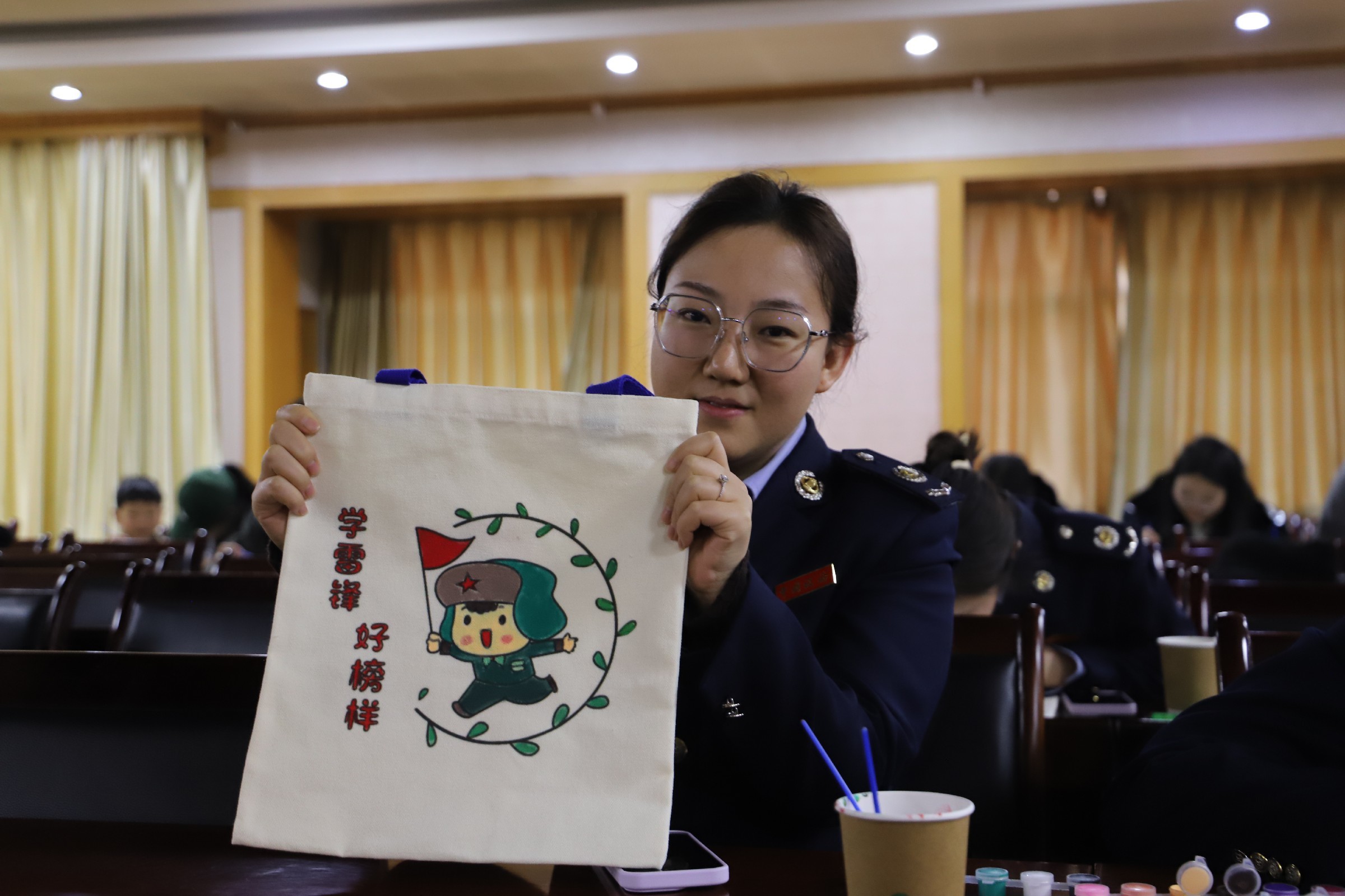 税务蓝点亮志愿红　最美“锋”景在华亭