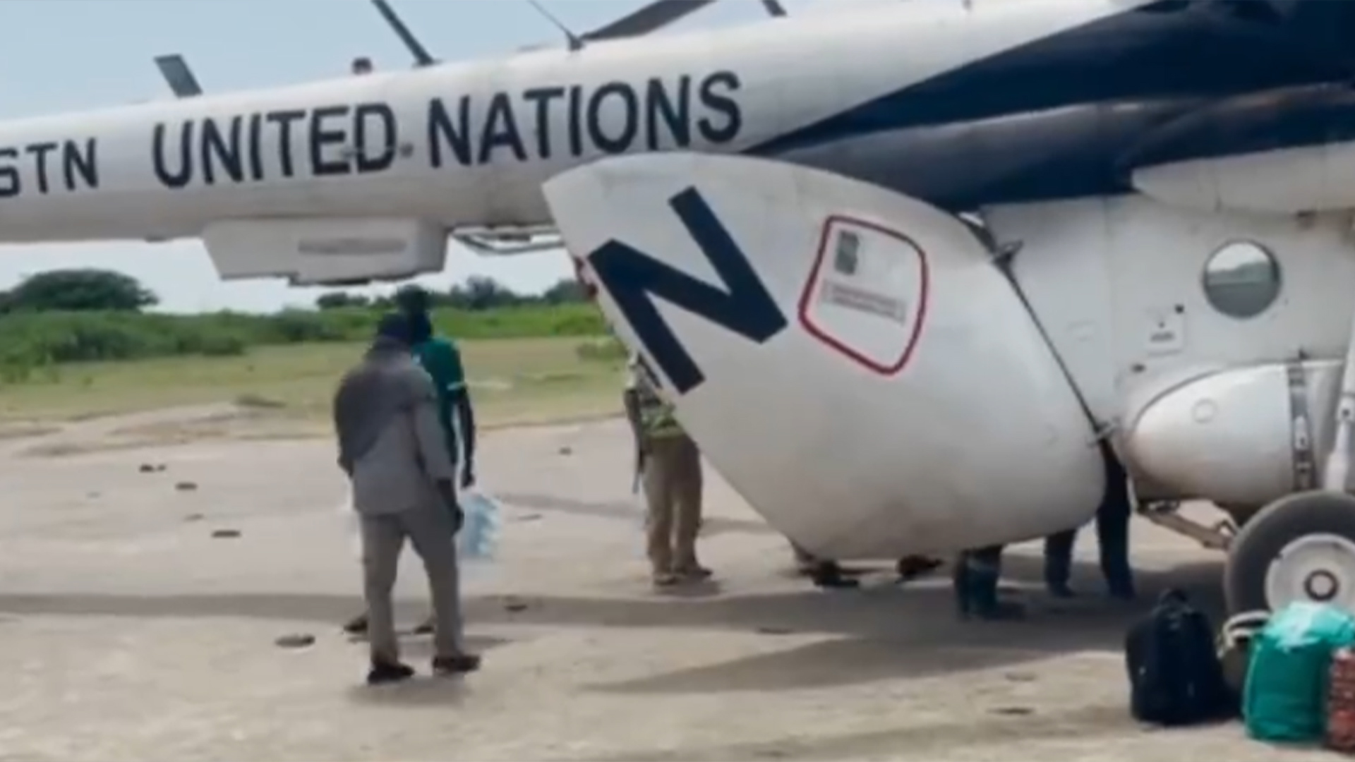 两联合国直升机遭炮火袭击已致27死，包括南苏丹一将军