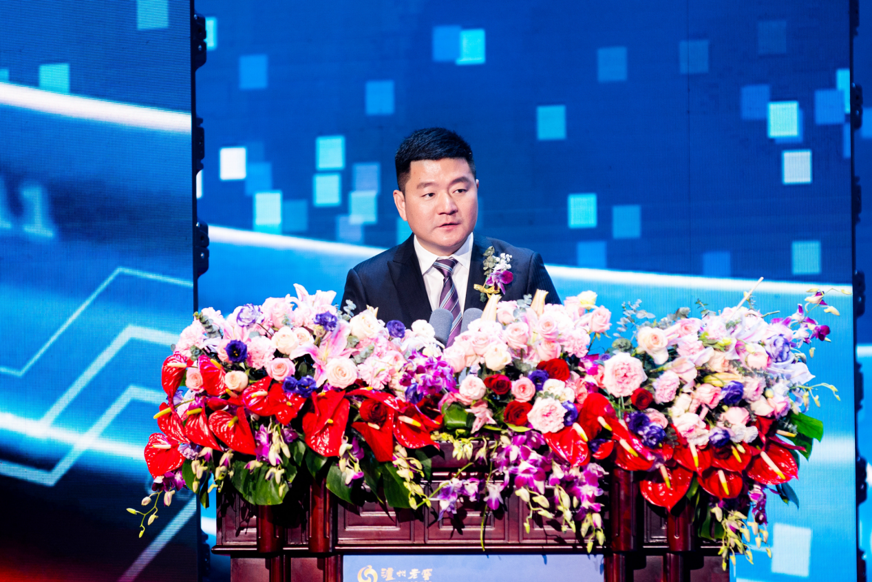 泸州老窖销售有限公司党委书记、总经理张彪主持本次大会