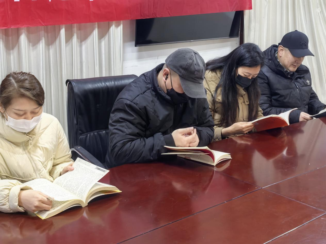 台东街道顺兴路社区组织开展“传承红色基因 学习雷锋精神”读书朗诵会