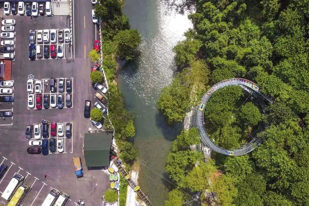 人气火爆的平江县芦头境谷景区。