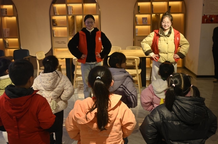 豫章师范学院师生走进社区开展学雷锋志愿服务活动