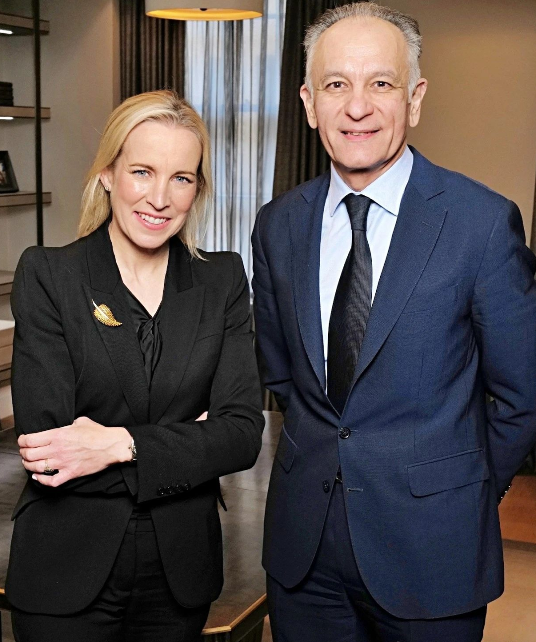 天价拍品无人接盘换高管、裁员，富人的游戏正在崩塌？