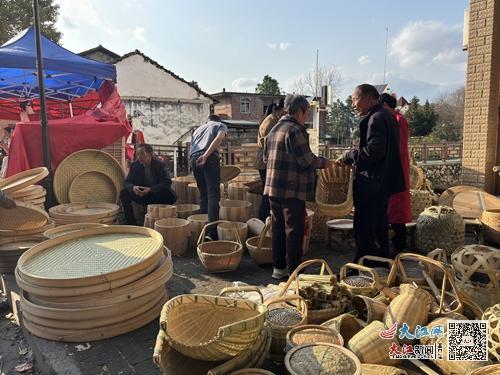 交易中的商贩与顾客