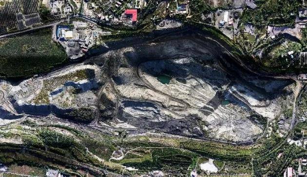 《鹤岗大地之眼》 长2500米 宽1100米 深180米