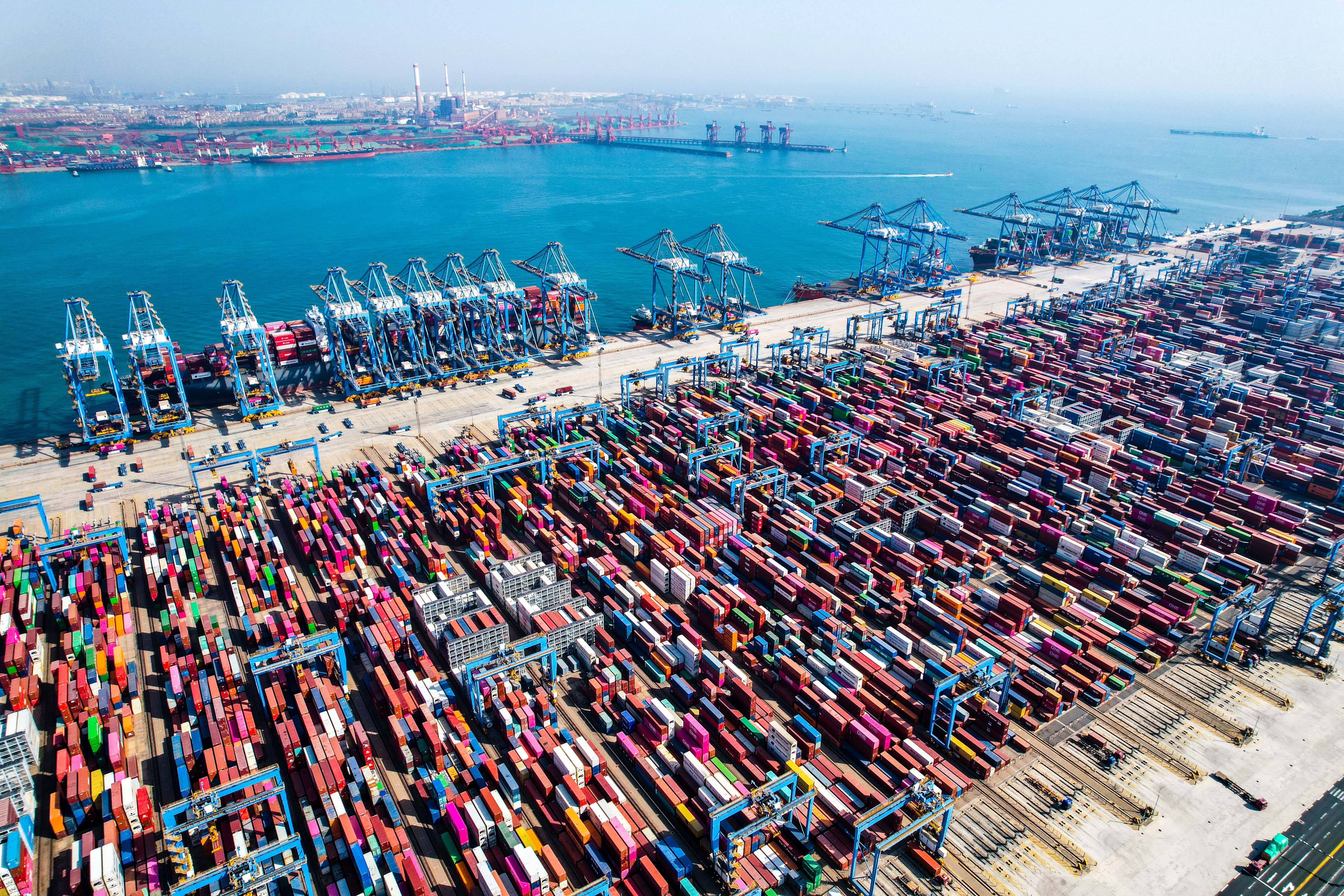 山东港口青岛港成为全国首个提供碳足迹在线核算服务港口。图片来源：海报新闻