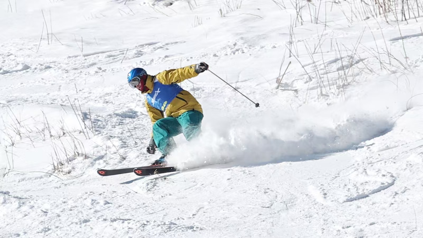 2025年首届“雪源逐梦”挑战二锅盔高山滑雪公开赛圆满落幕