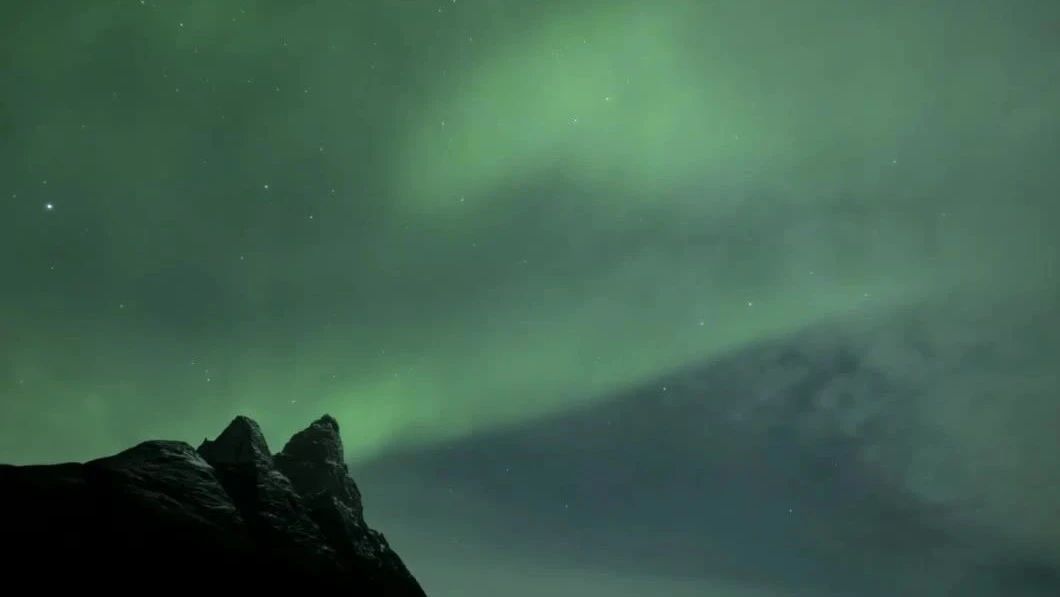 极光真的是百看不厌！难道不是吗？你说呢