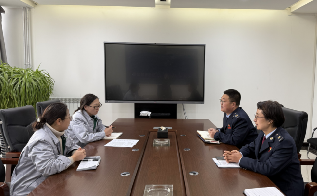 税务干部深入天水长城控制电器有限责任公司宣传辅导