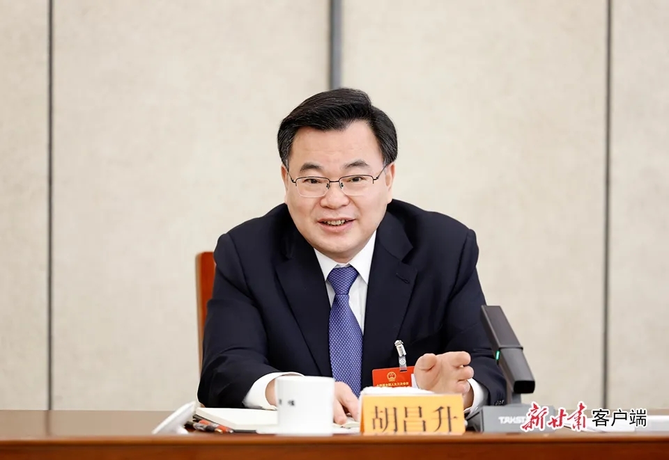 全国人大代表、甘肃省委书记、省人大常委会主任胡昌升回答记者提问　新甘肃&middot;甘肃日报记者　孟捷　摄