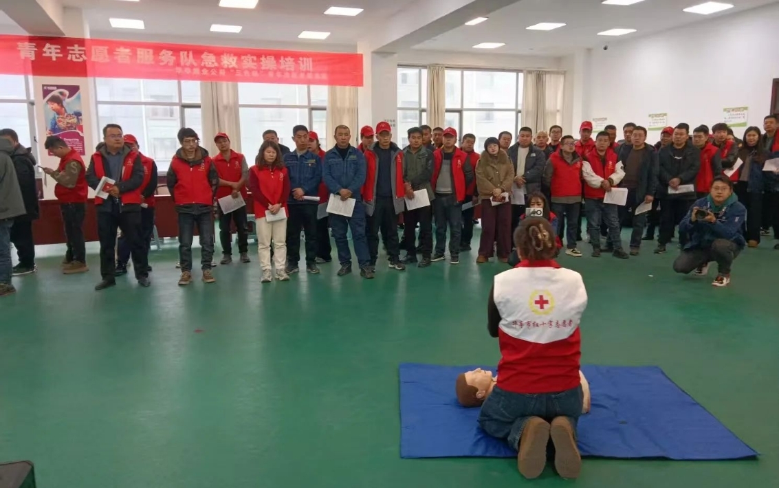 追“锋”进行时！华亭百余热“血”青年为爱挽臂