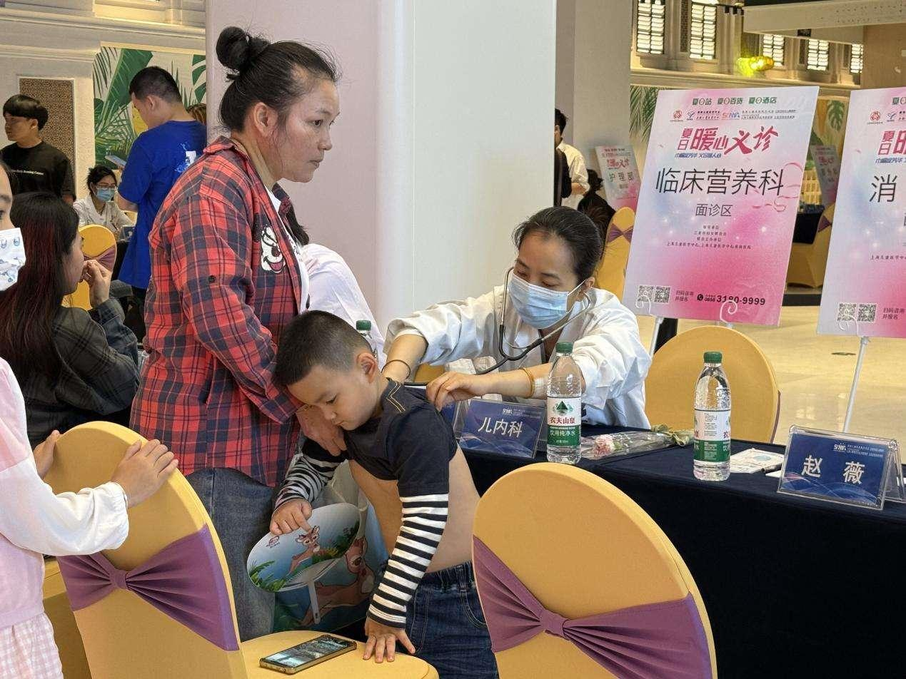 三亚吉阳区妇女节义诊 温情守护“巾帼”健康