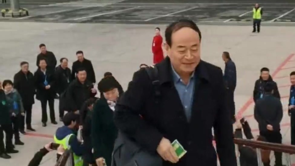 住甘全国政协委员启程赴京参会