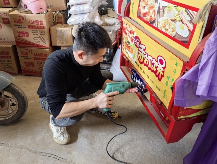 南昌县：“移动车管所”进乡村