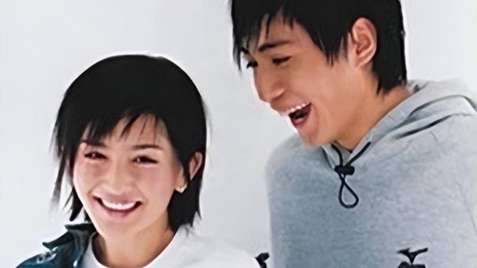 18年后再看刘烨和谢娜，他们6年的爱情，直到现在还是意难平封面图