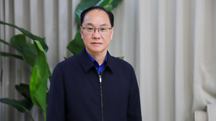 全国政协委员余国东