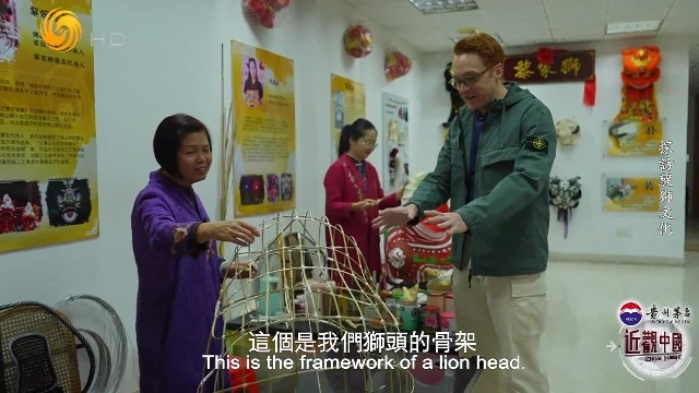 制作狮头的技艺在佛山传承上百年，黎家狮第五代传人分享狮头的四大工序