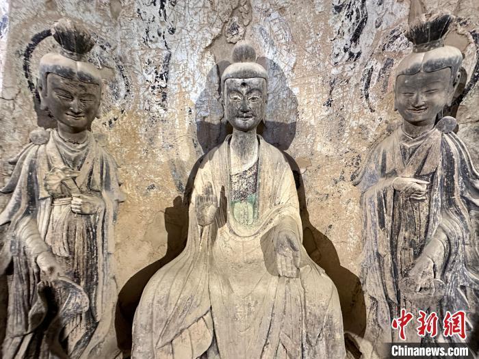 图为绝壁佛国里的雕塑笑容　戴文昌　摄