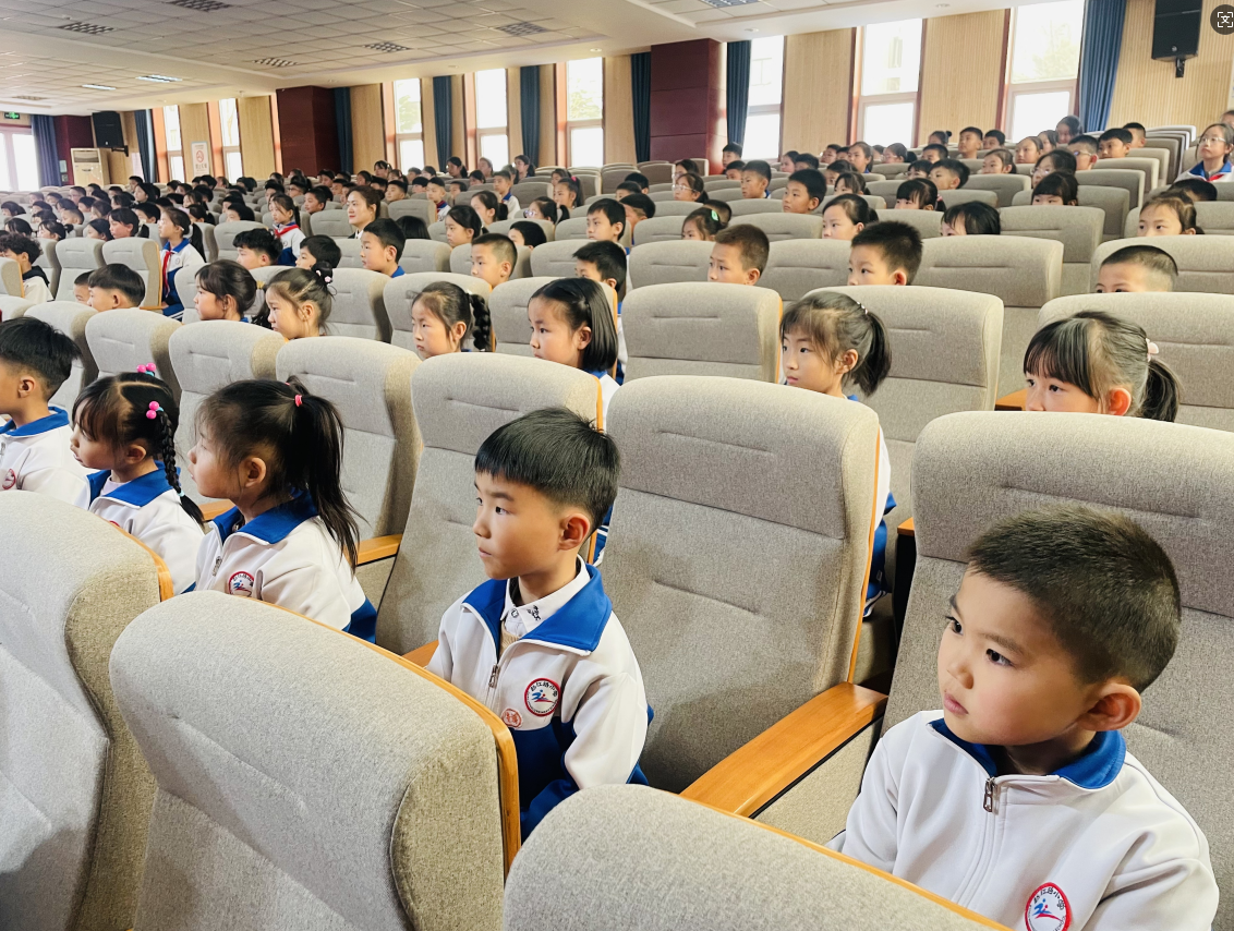 雷锋精神耀校园,榜样力量引前行——青岛市城阳区流亭街道赵红路小学学雷锋月启动仪式