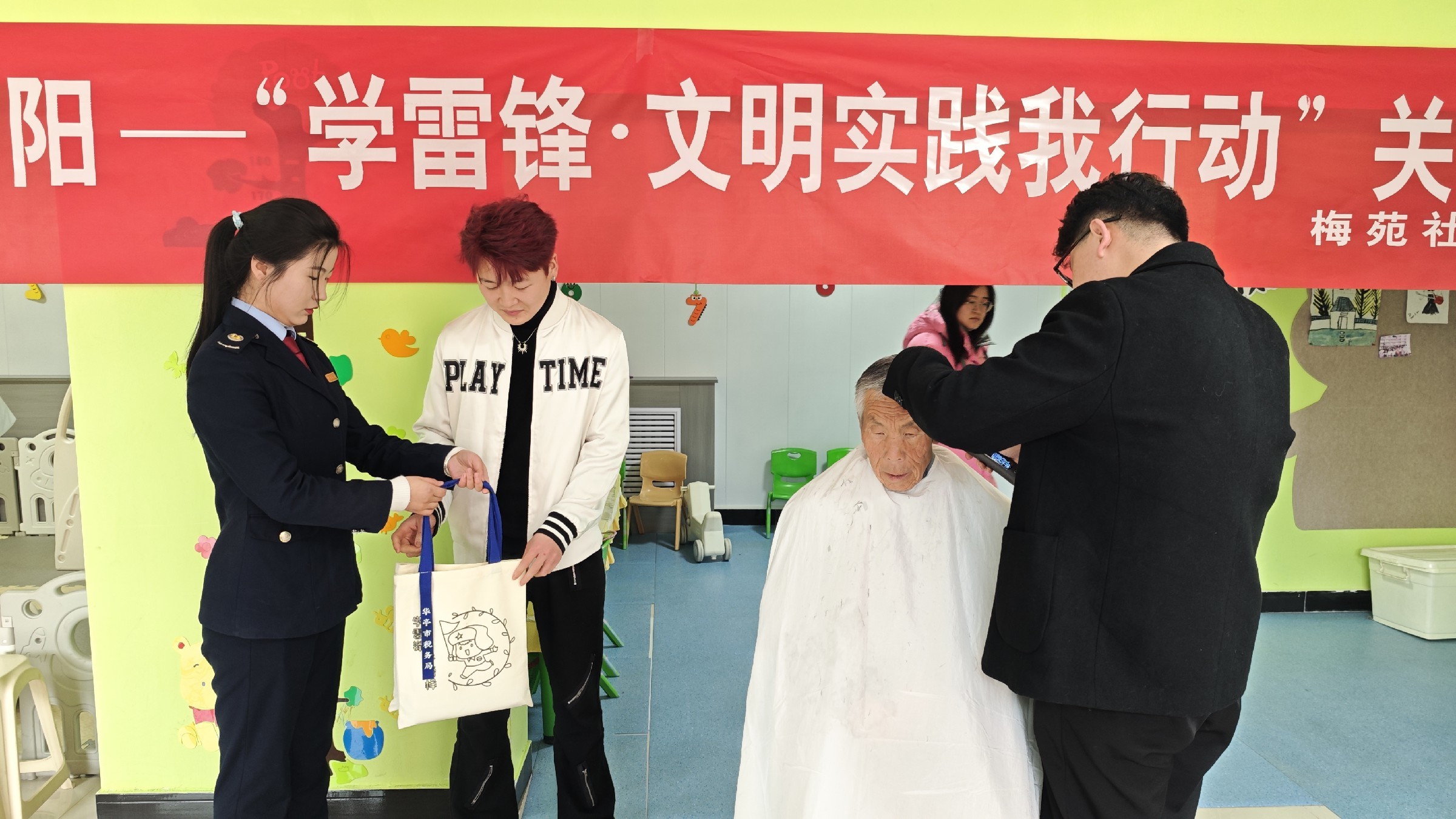 税务蓝点亮志愿红　最美“锋”景在华亭